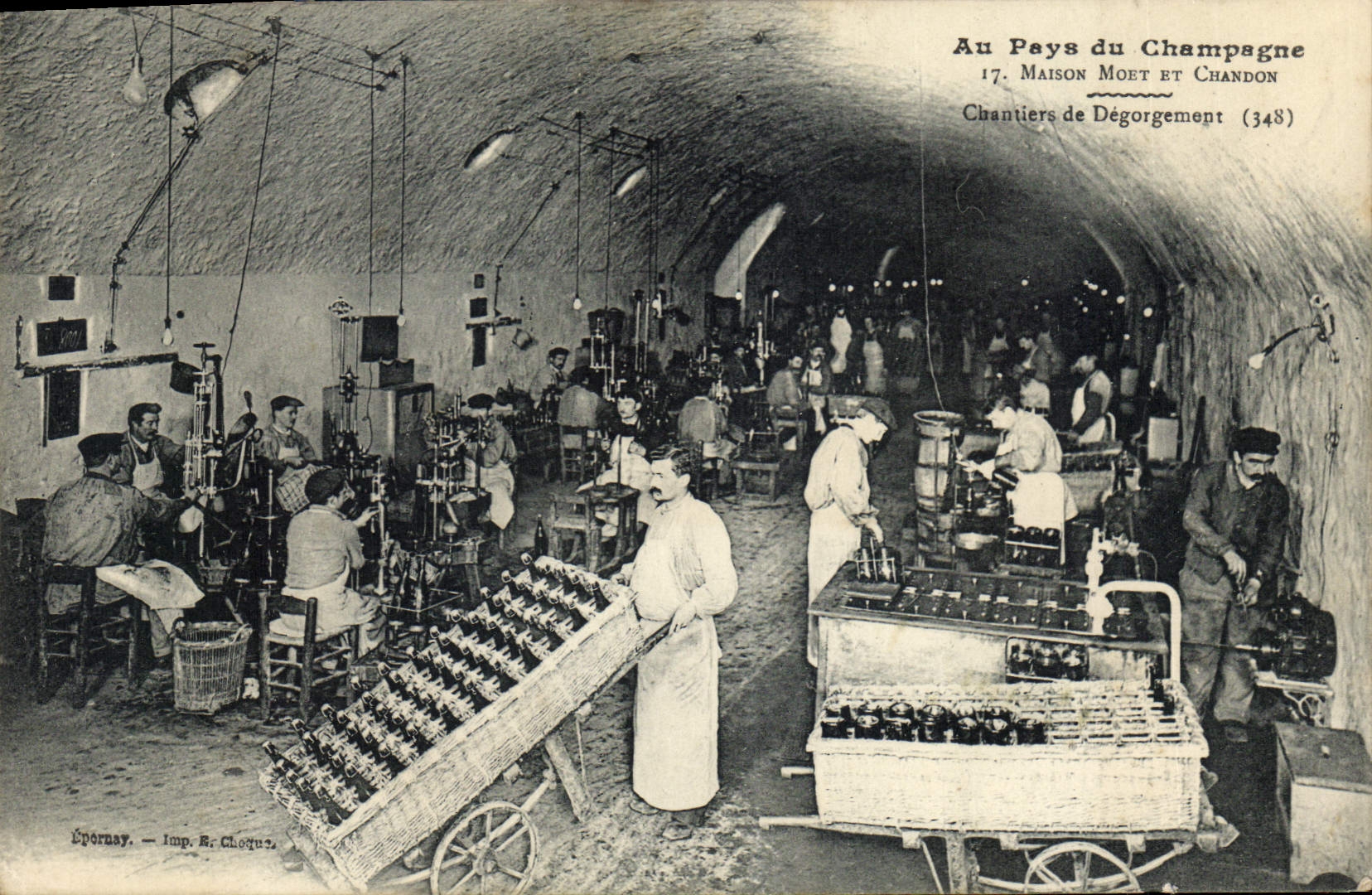 CPA Folklore Vin Vendange Champagne Moet & Chandon Chatniers de degorgement