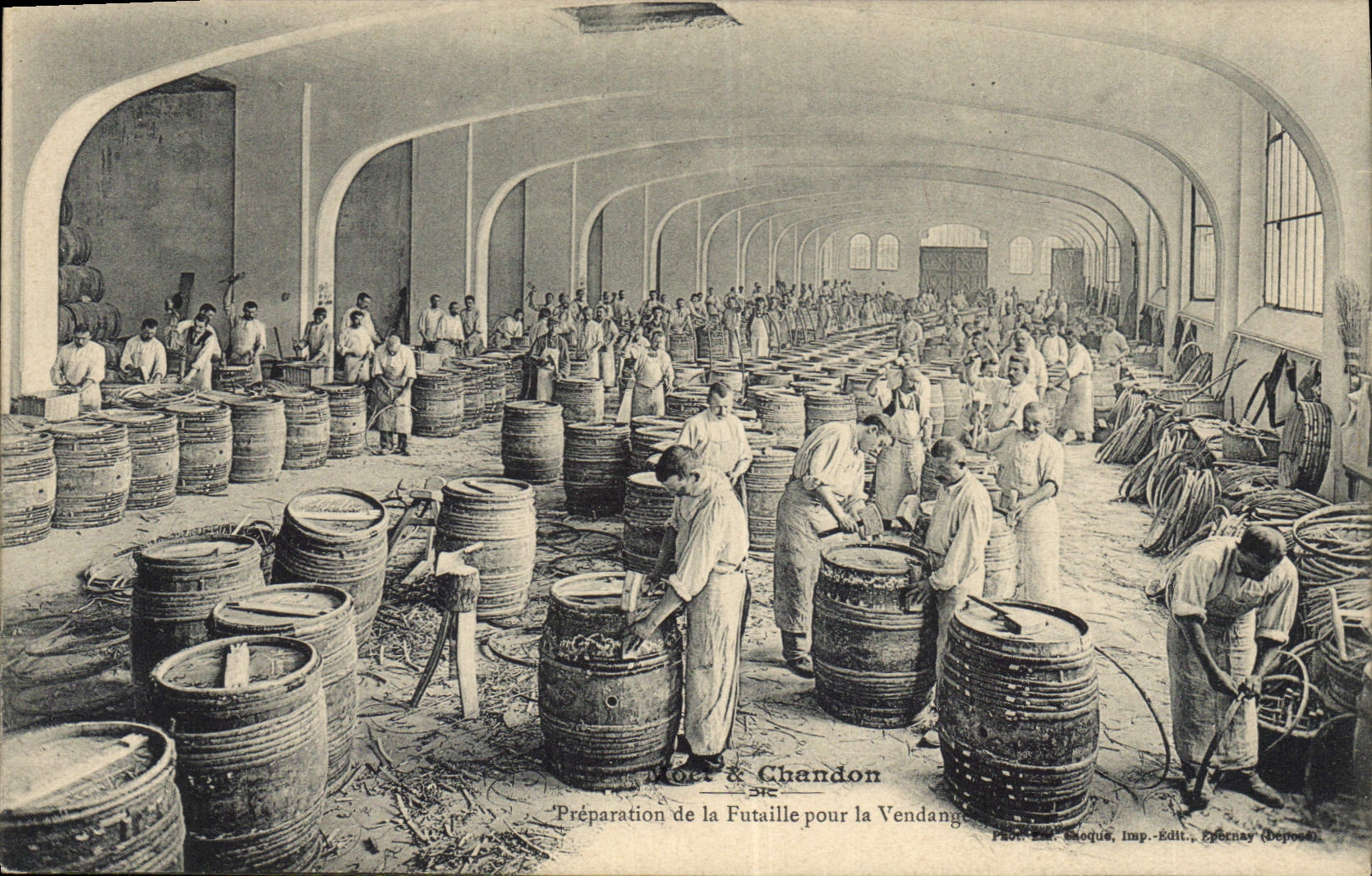 CPA Folklore Vin Vendange Champagne Moet & Chandon Preparation de la Futaille pour la vendange TOP