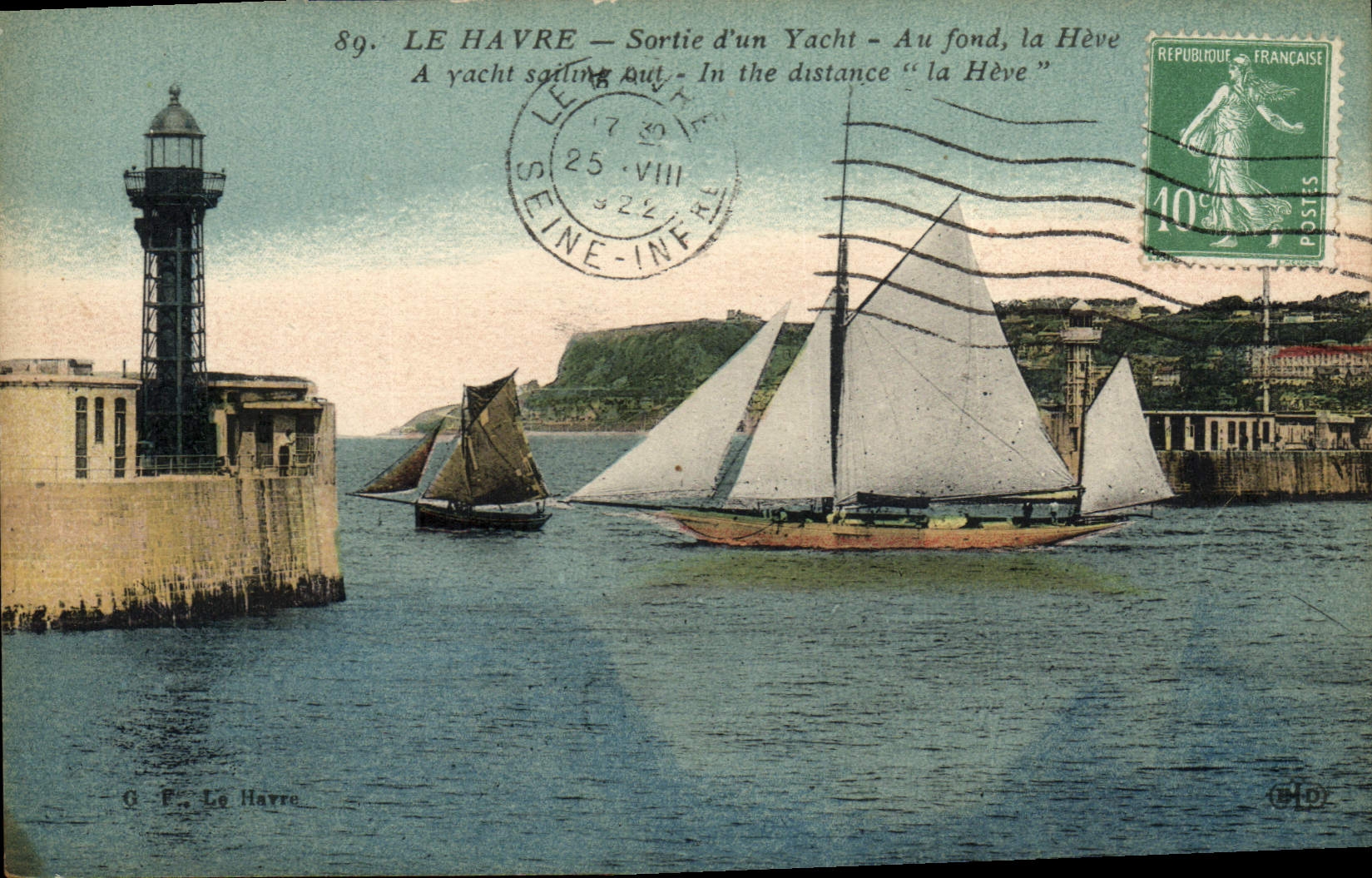 CPA Phare Le Havre Sortie d'un yacht Au fond la Heve 