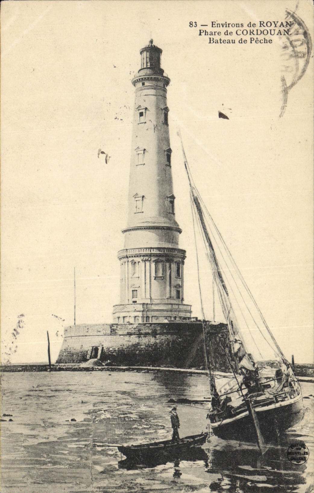 CPA Phare de Cordouan Environs de Royan Bateau de peche 