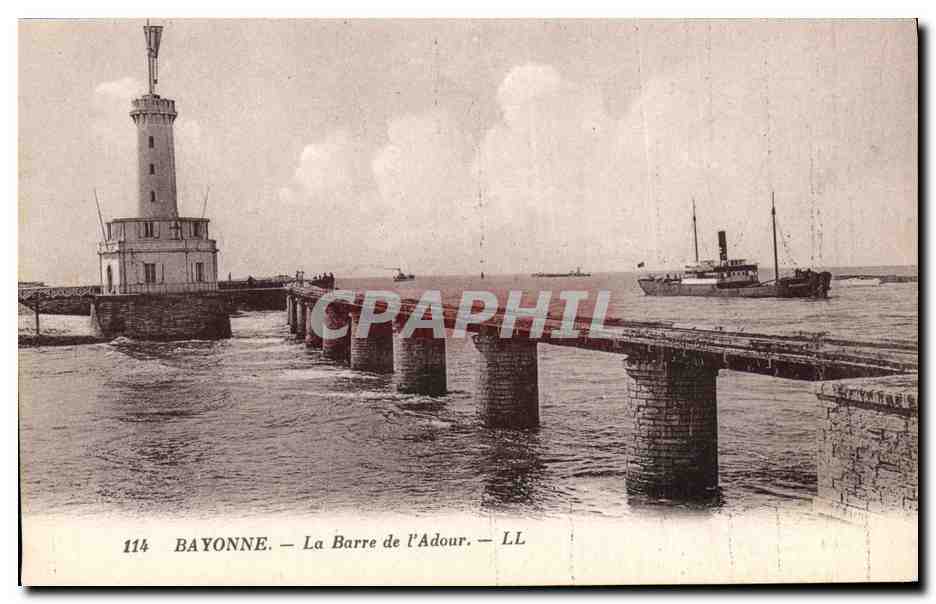 CPA Phare Bayonne La Barre de l'Adour Bateau 