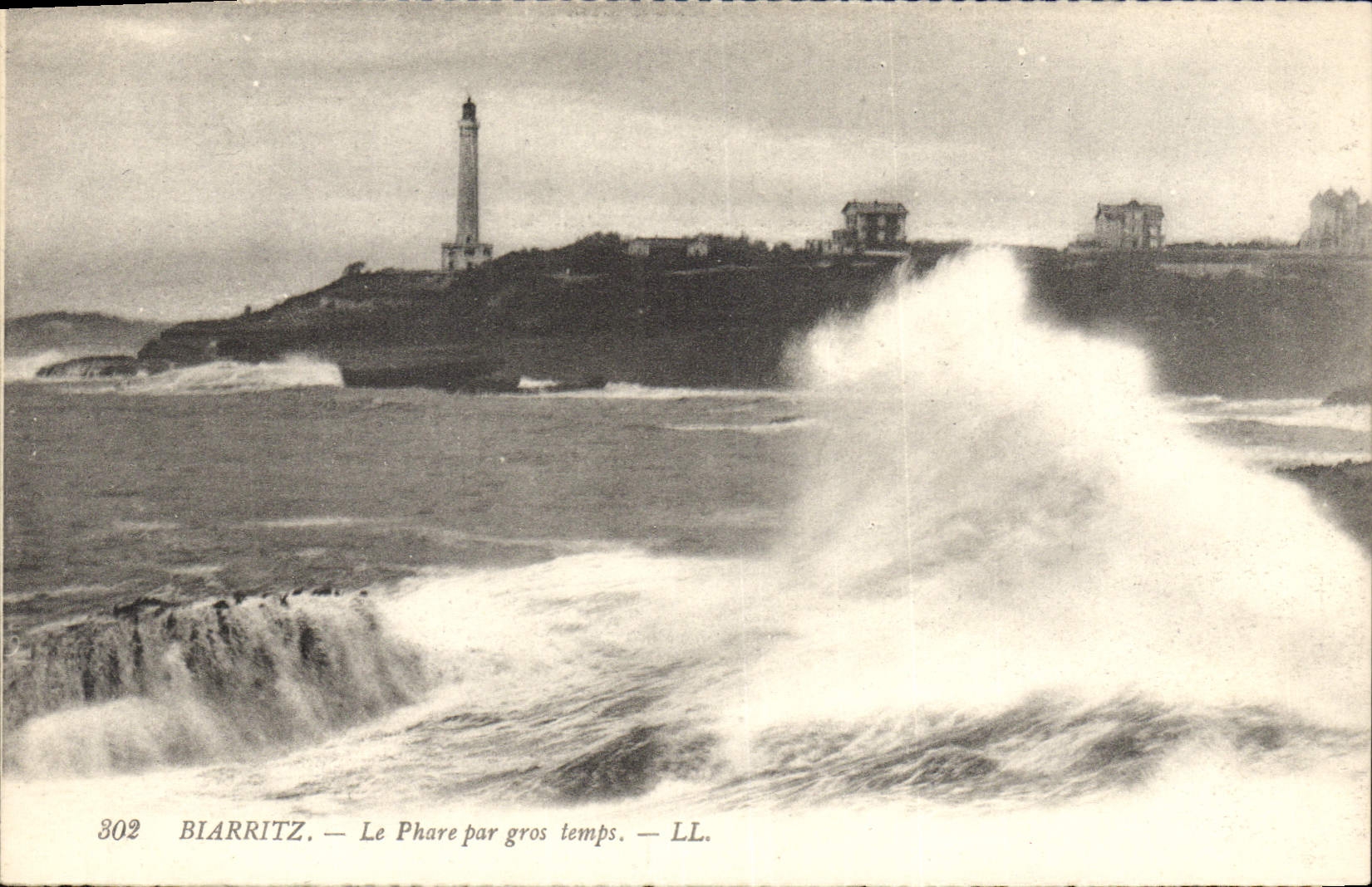 CPA Biaritz Le Phare par gros temps 