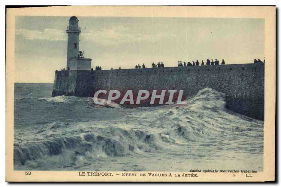CPA Phare Le Treport Effet de vagues a la jetee 
