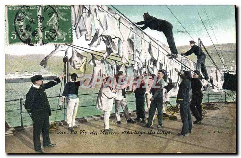 CPA Militaria La vie du Marin Etendage du linge 