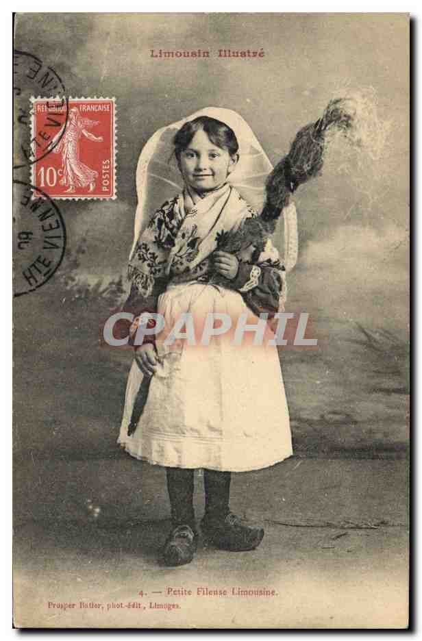 CPA Folklore Limousin Petite Fileuse Limousine