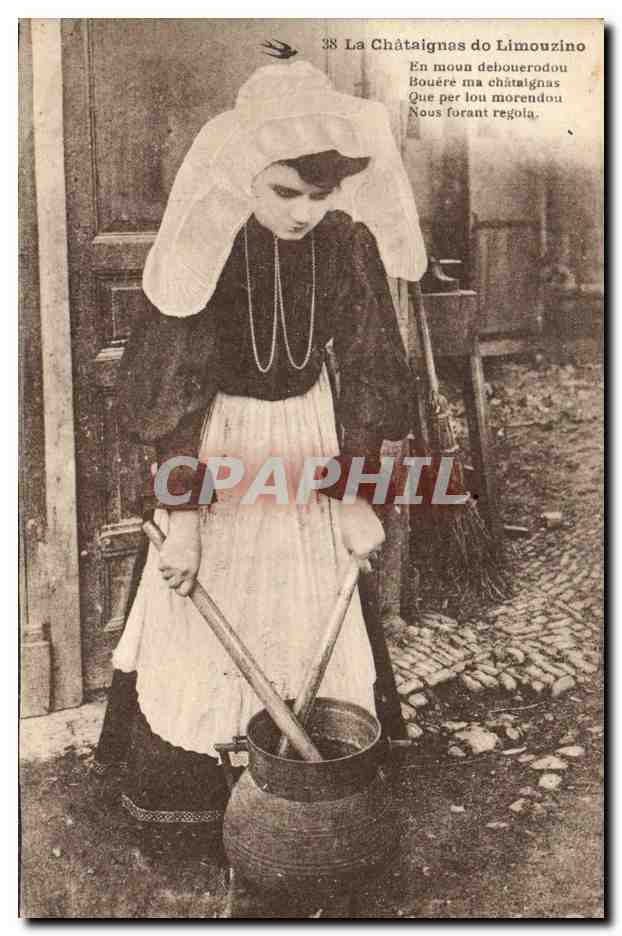 CPA Folklore La Chataignas do Limouzino Limousin