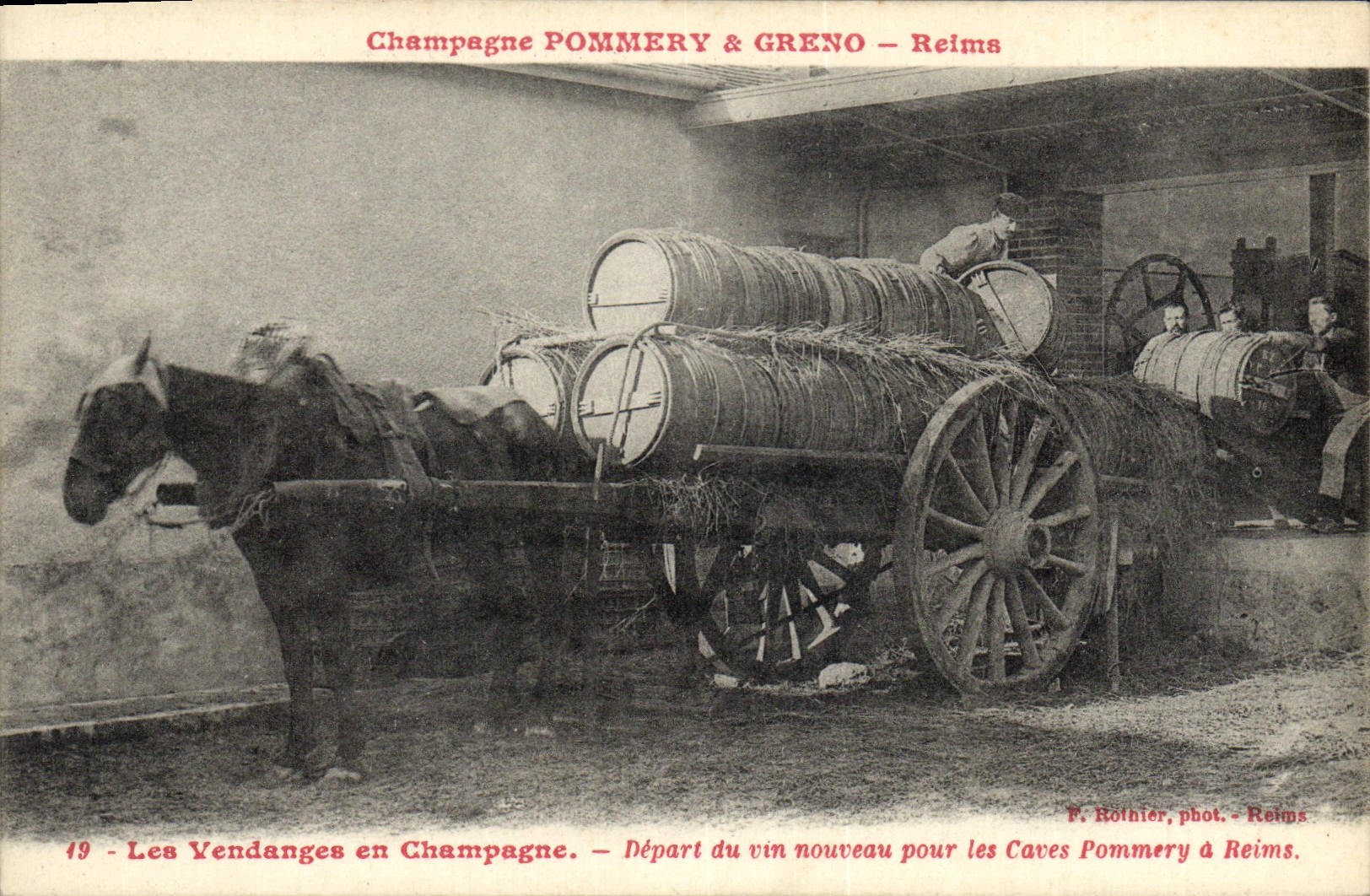 Les Vendanges en Champagne — Départ du vin nouveau pour les Caves Pommery à Reims — F. Rothier, phot. - Reims