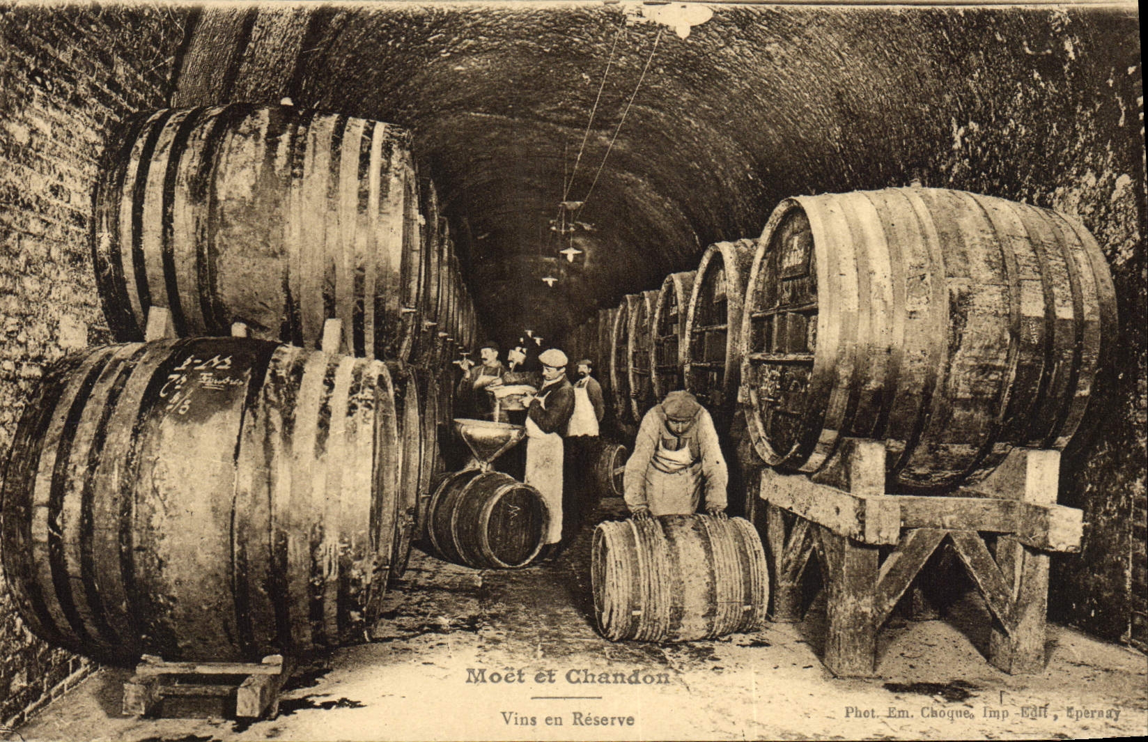 Moët et Chandon — Vins en Réserve — Phot. Em. Choque, Imp. Édit, Épernay