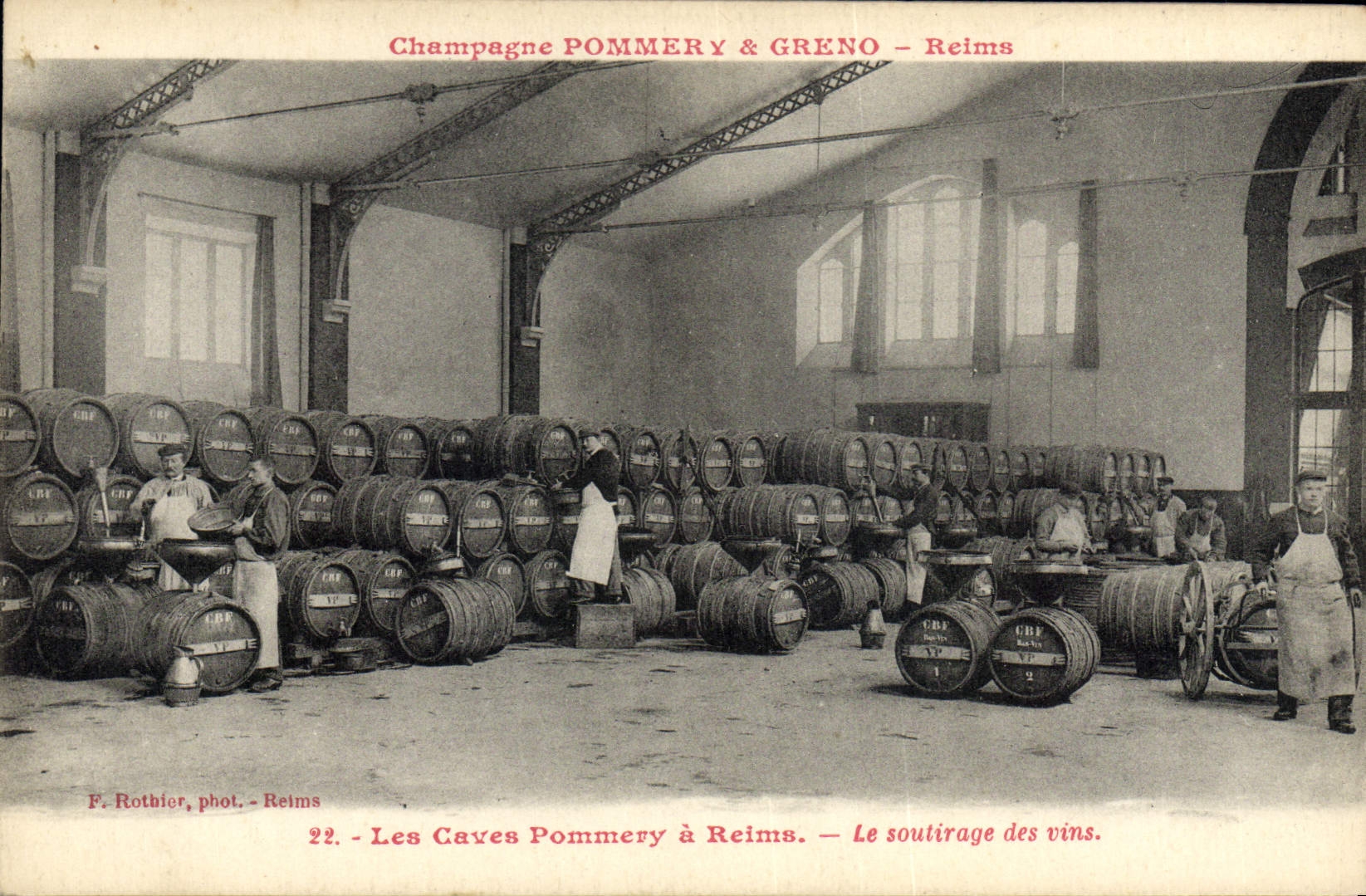 Champagne POMMERY & GRENO - Reims — Les Caves Pommery à Reims. — Le soutirage des vins.