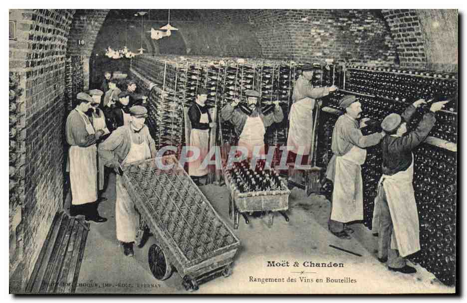 Moët & Chandon — Rangement des Vins en Bouteilles — Éditeur : Moët & Chandon, Épernay