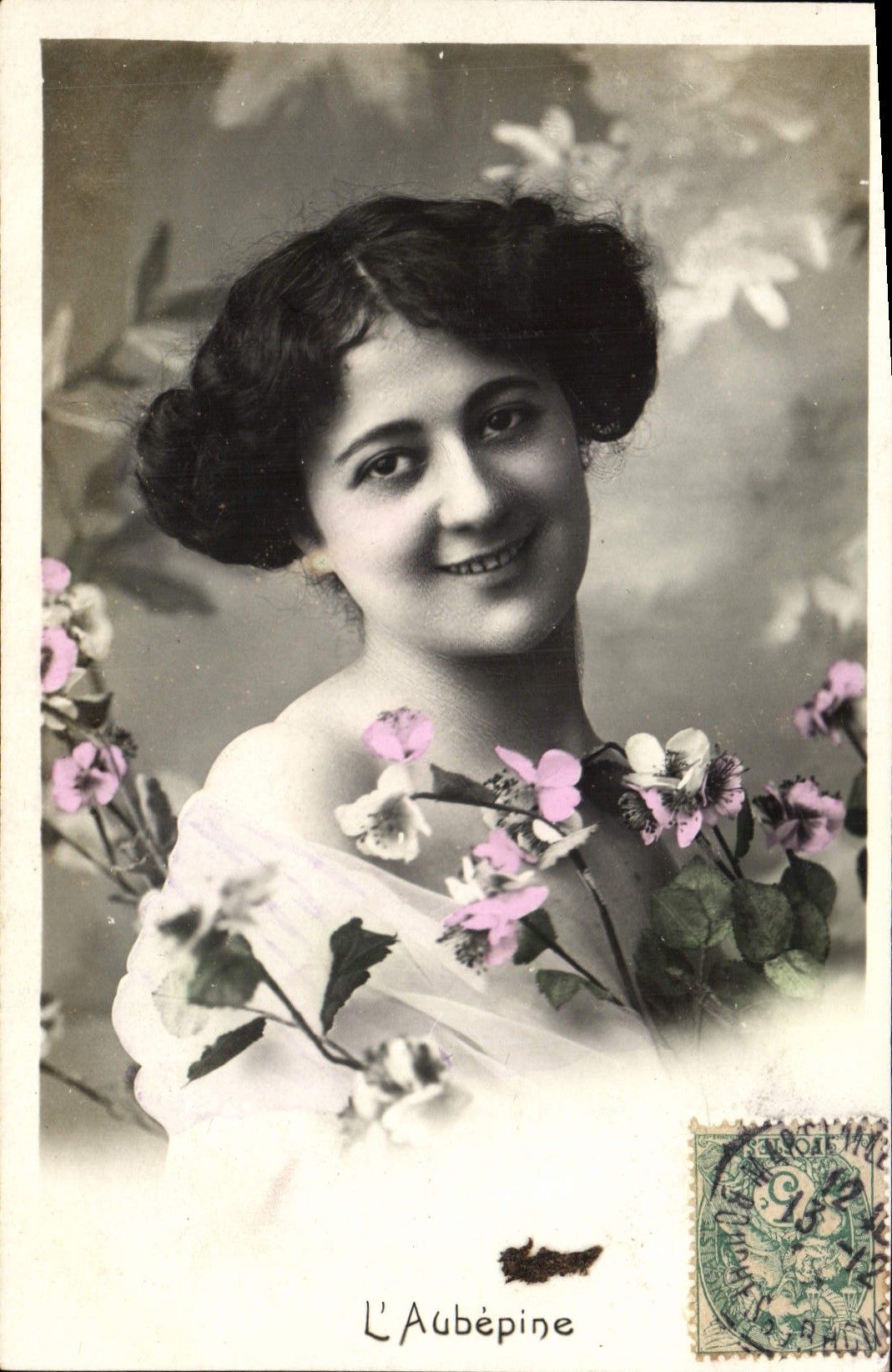 CPA Fantaisie Fleurs Femme L'aubepine