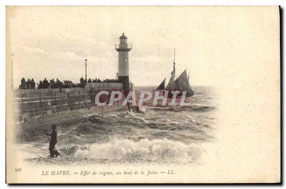 CPA Phare Le Havre Effet de vagues au bout de la jetee Bateau
