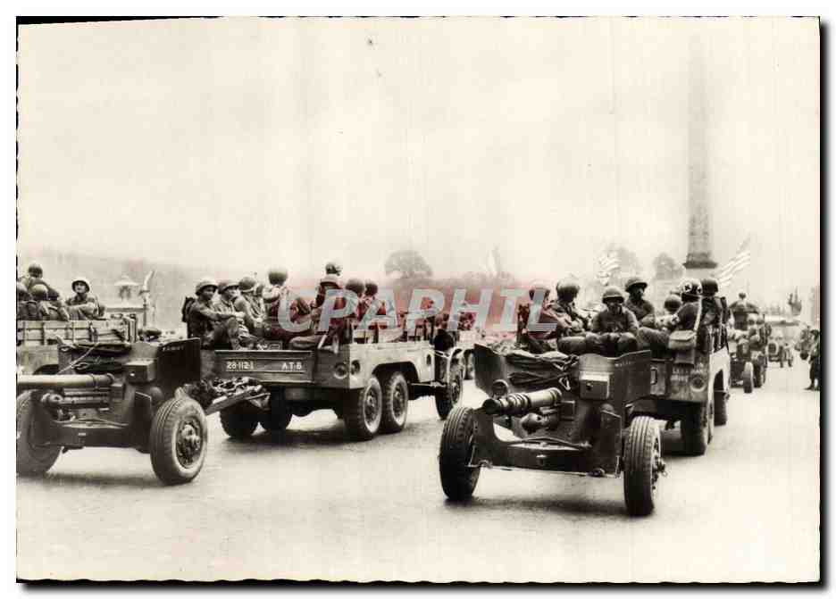 CPM Militaria Liberation de Paris L'artillerie de campagne americaine place de la Concorde