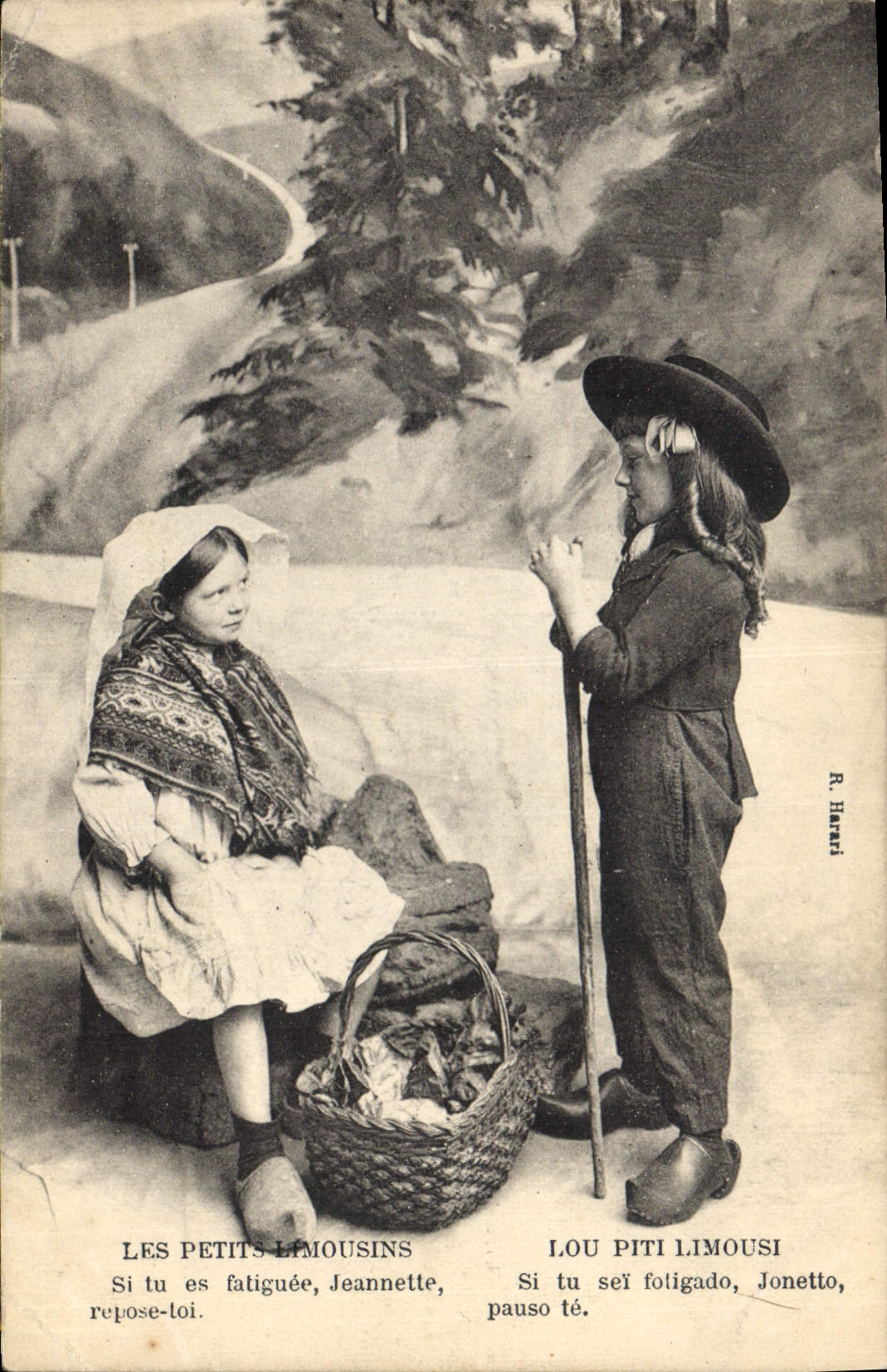 CPA Folklore Les petits Limousins Enfants 