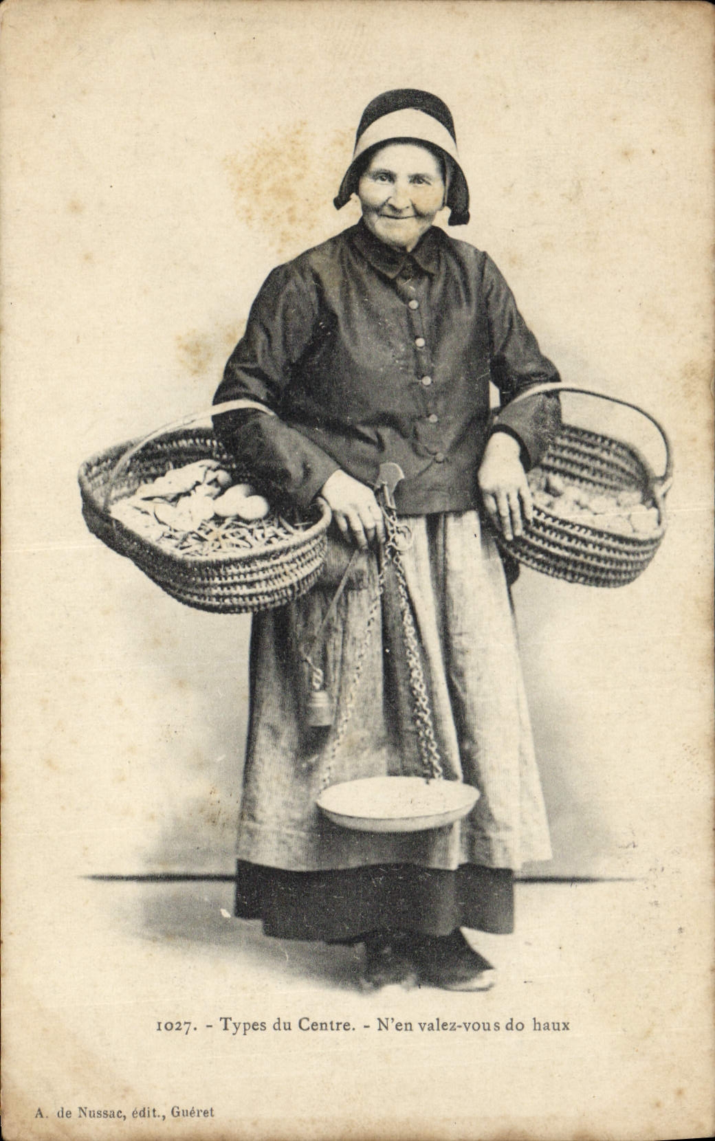 CPA Folklore Types du Centre Femme
