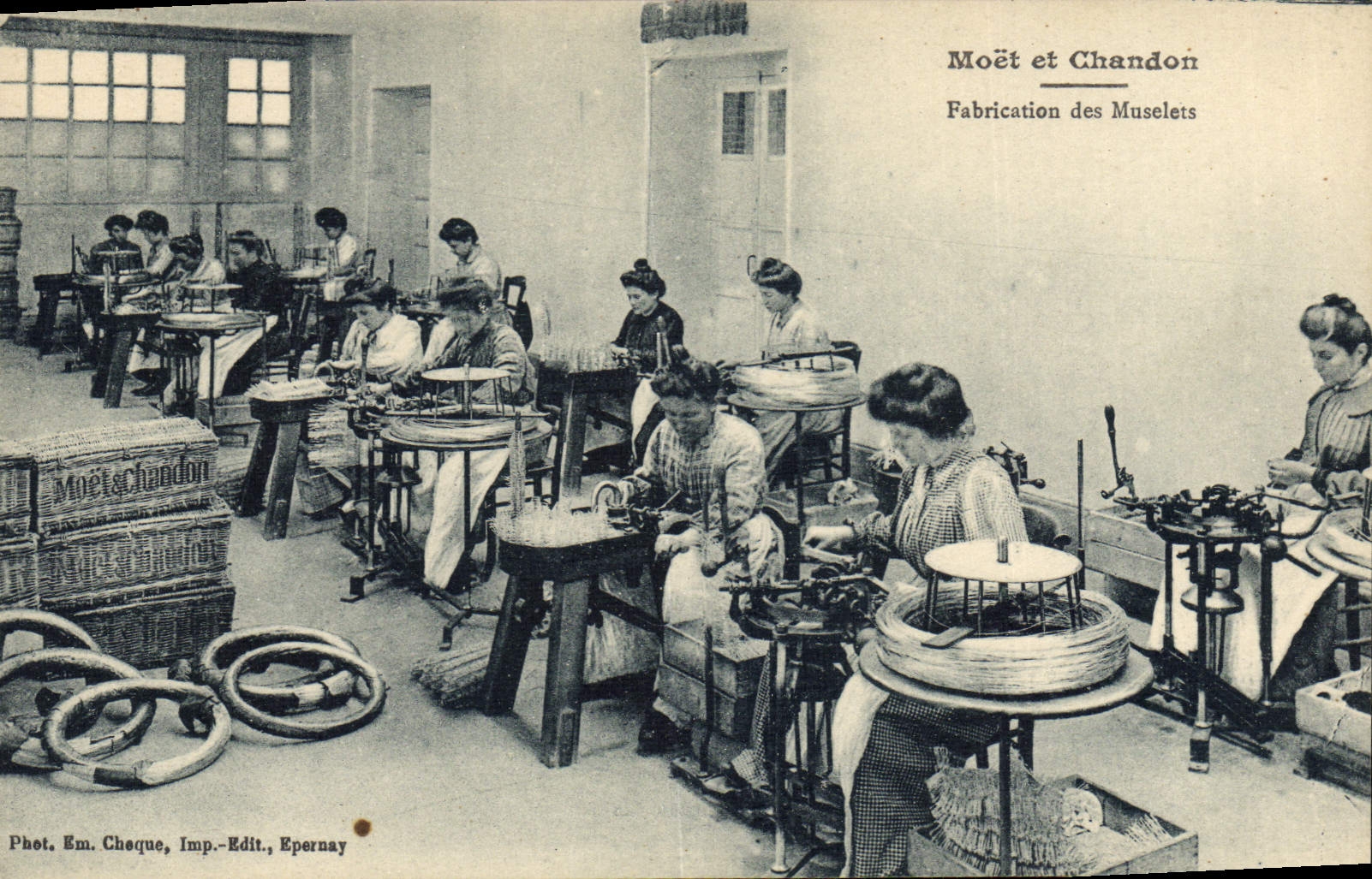 Moët et Chandon — Fabrication des muselets — Phot. Em. Choque, Imp.-Edit., Epernay
