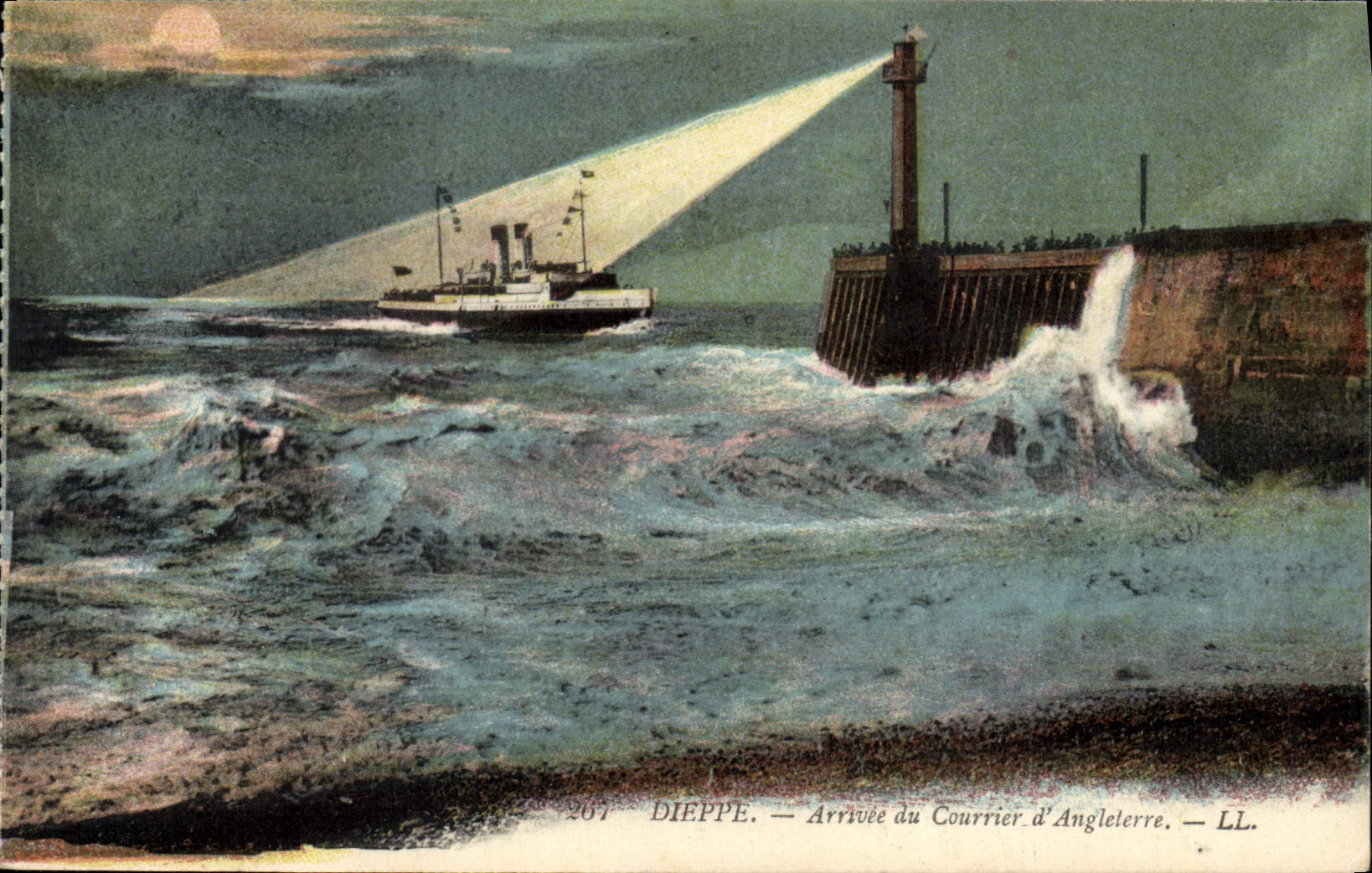 CPA Phare Dieppe Arrivee du courrier d'Angleterre Bateau
