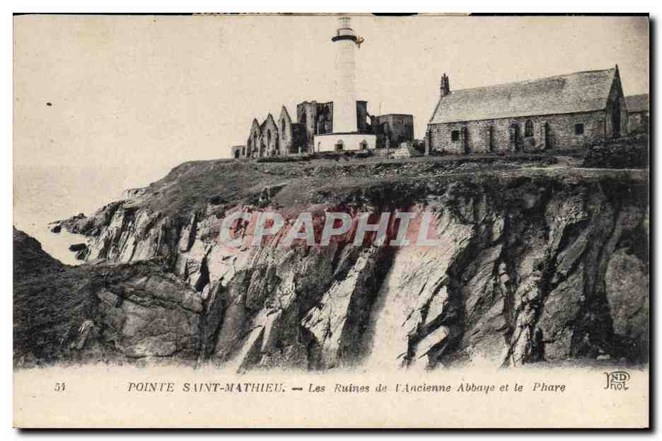 CPA Phare Pointe Saint Mathieu Les ruines de l'ancienne abbaye et le phare