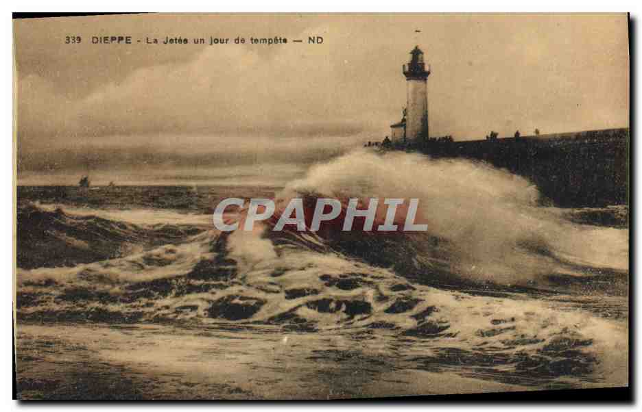 CPA Phare Dieppe La jetee un jour de tempete