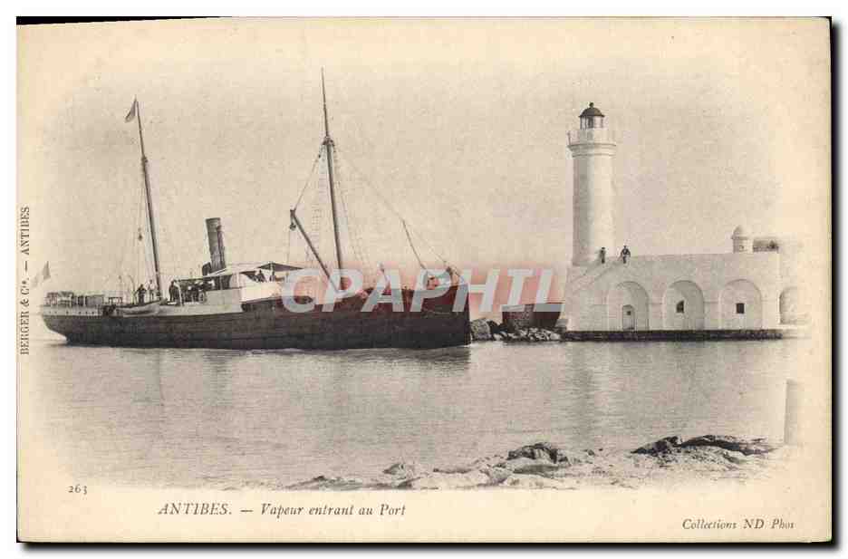 CPA Phare Antibes Vapeur entrant au port Bateau