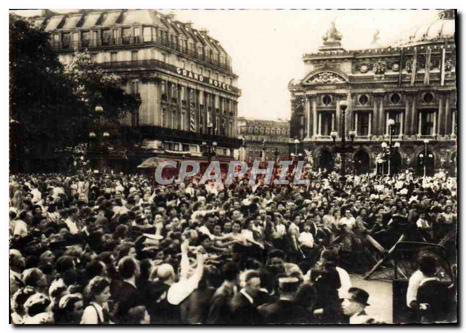 Place de l'Opéra — foule après la prise de la Kommandantur — Éditions O. P. - Photo-Press-Libération
