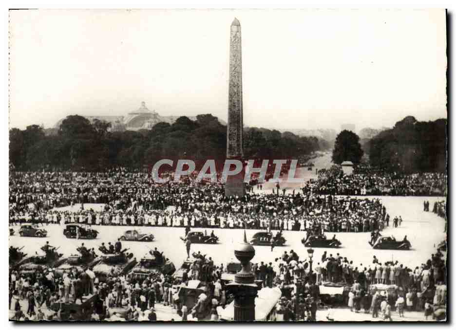 CPA Militaria Defile des FFI Place de la Concorde Paris