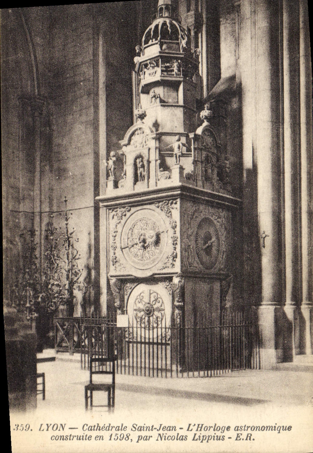 CPA Horloge astronomique Lyon Cathedrale St Jean 