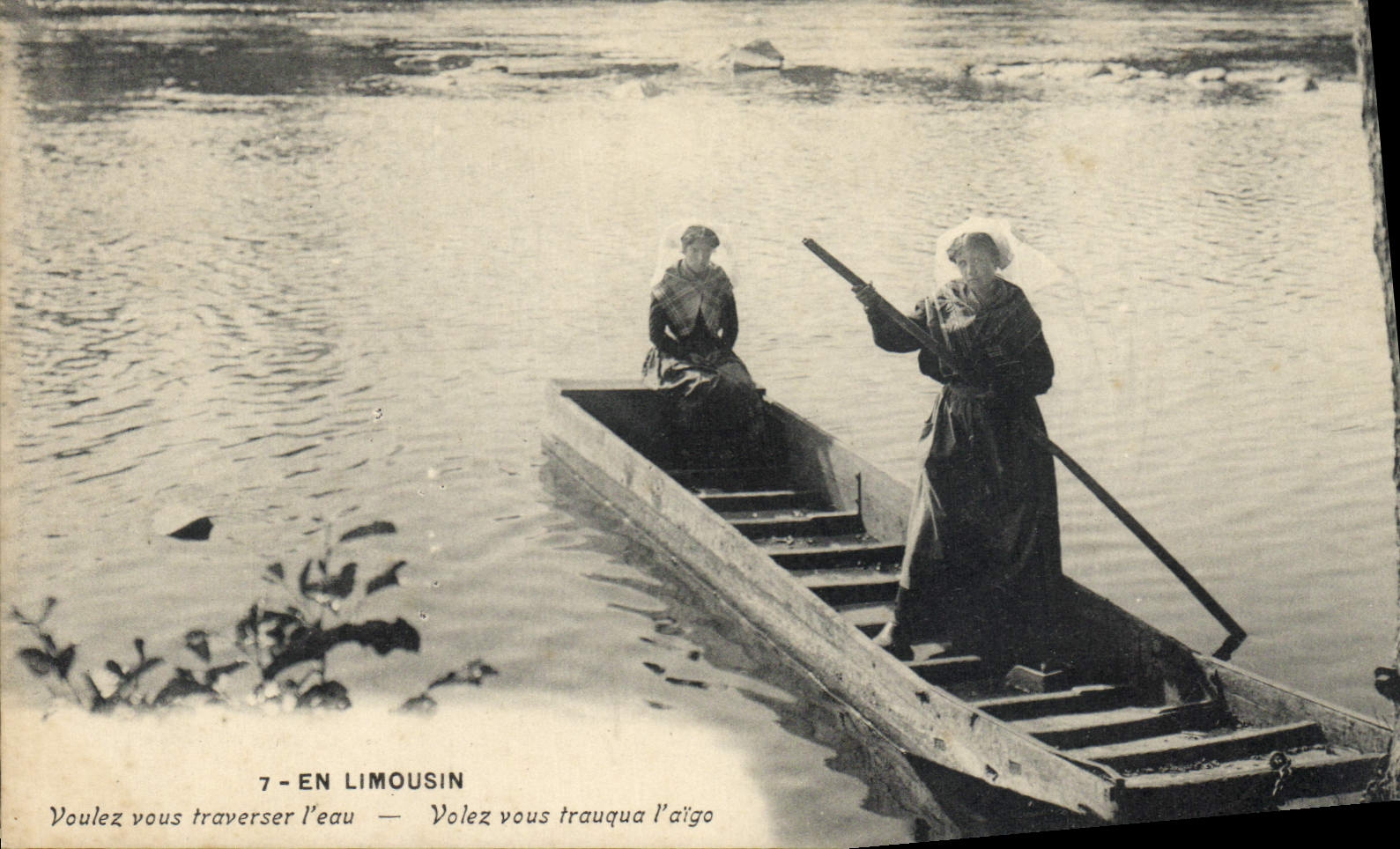 CPA Folklore En Limousin Barque Bateau
