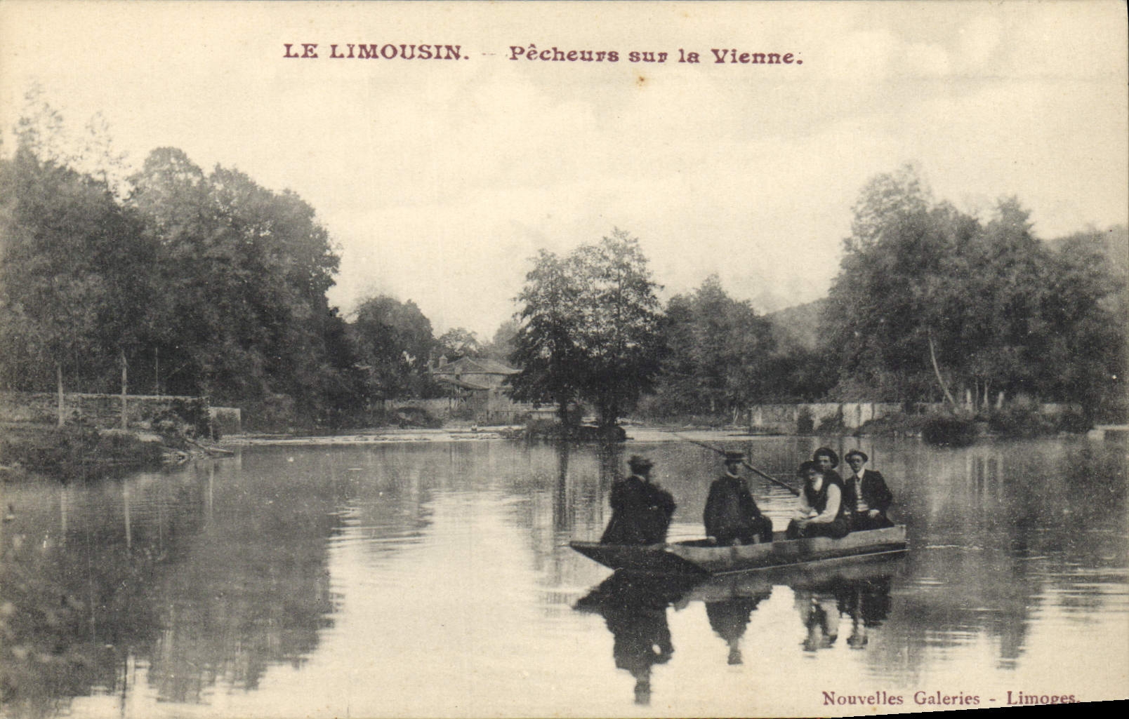 CPA Folklore Limousin Pecheurs sur la Vienne