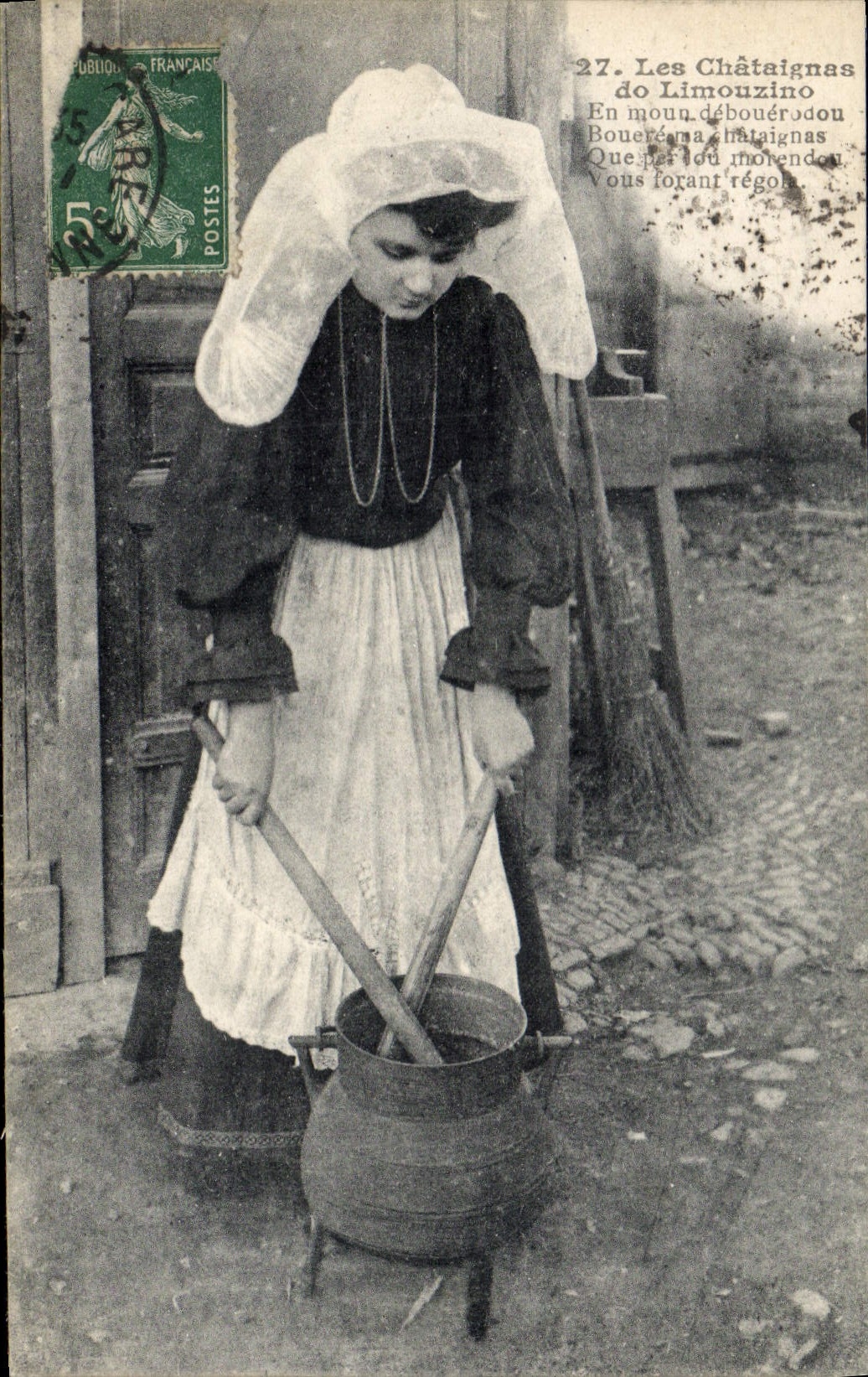 CPA Folklore Limousin Les chataignes du Limouzino
