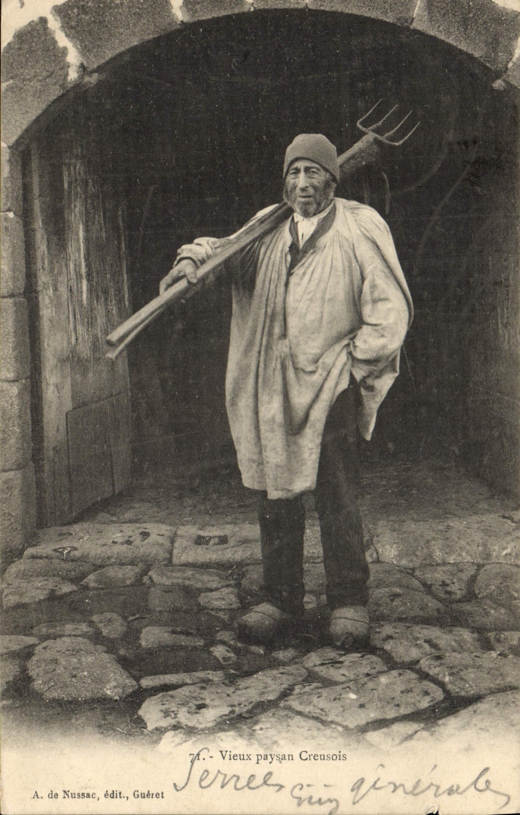CPA Folklore Vieux Paysan Creusois