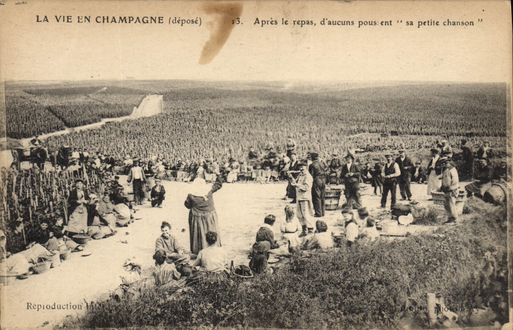 CPA Folklore Vin Vendange Champagne Apres le repas d'aucuns poussent sa petite chanson