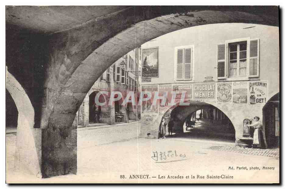 CPA Publicite Annecy Les arcades et la rue Sainte Claire Chocolat Menier Benedictine Pippermint