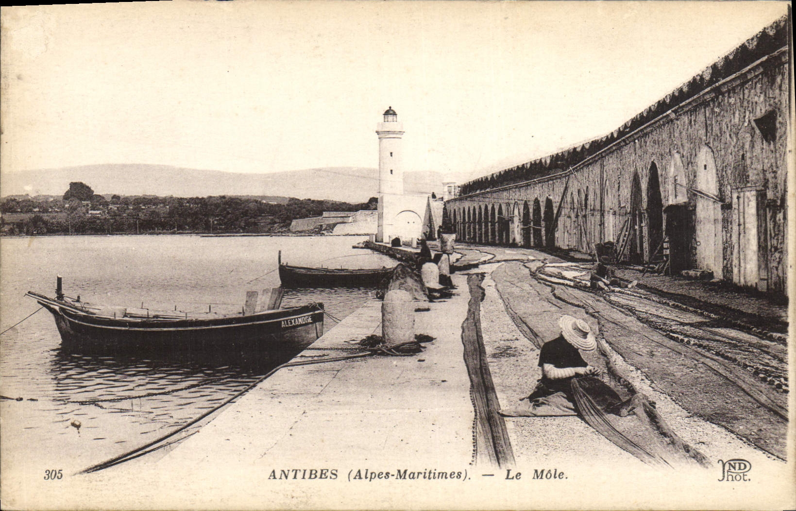 Antibes (Alpes-Maritimes) — Le Môle — ND Phot.