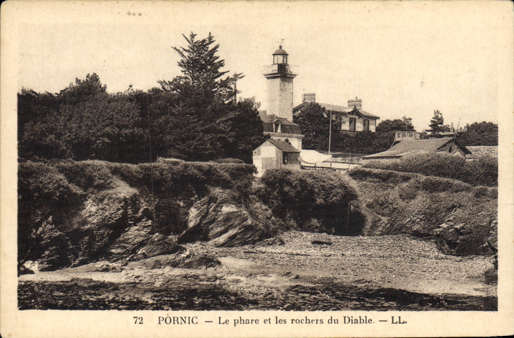 CPA Phare Pornic Le phare et les rochers du diable