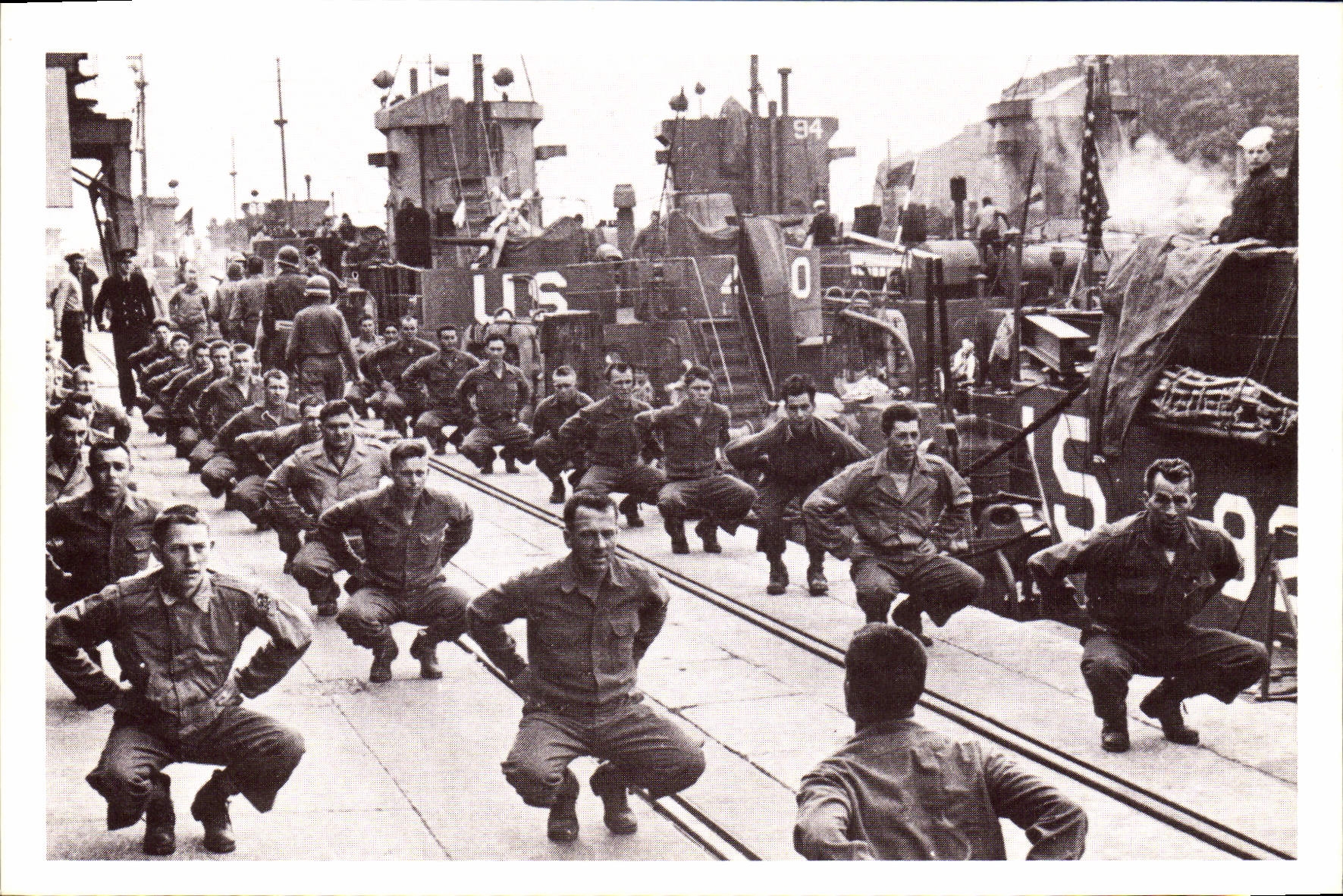 CPM Militaria Le debarquement allie et la bataille de Normandie DD Day 5 juin 1944