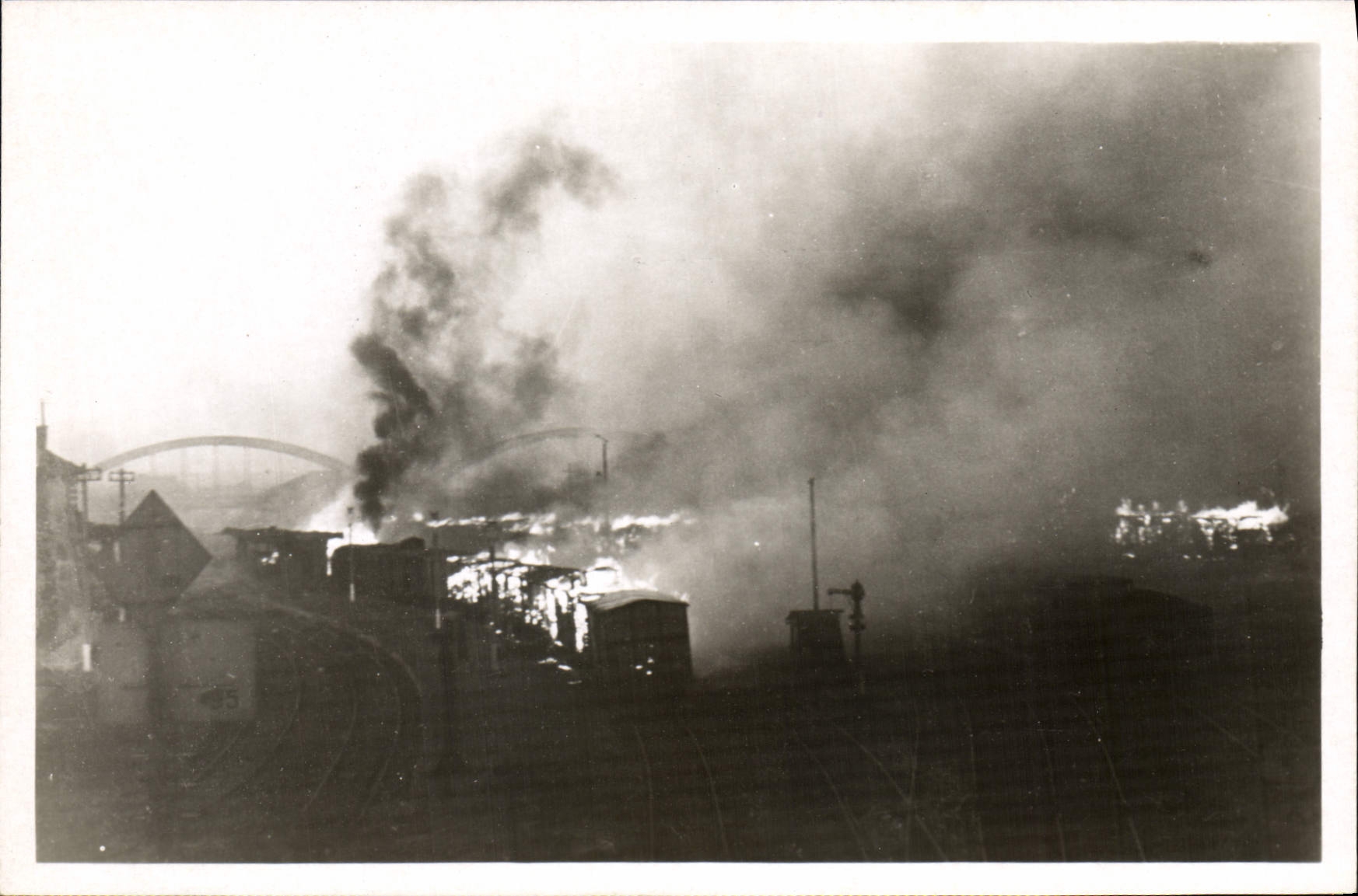 Incendie de trains chargés de matériel allemand — Libération de Paris, Série 2, Éditions S.T.L. — n° 33_4S