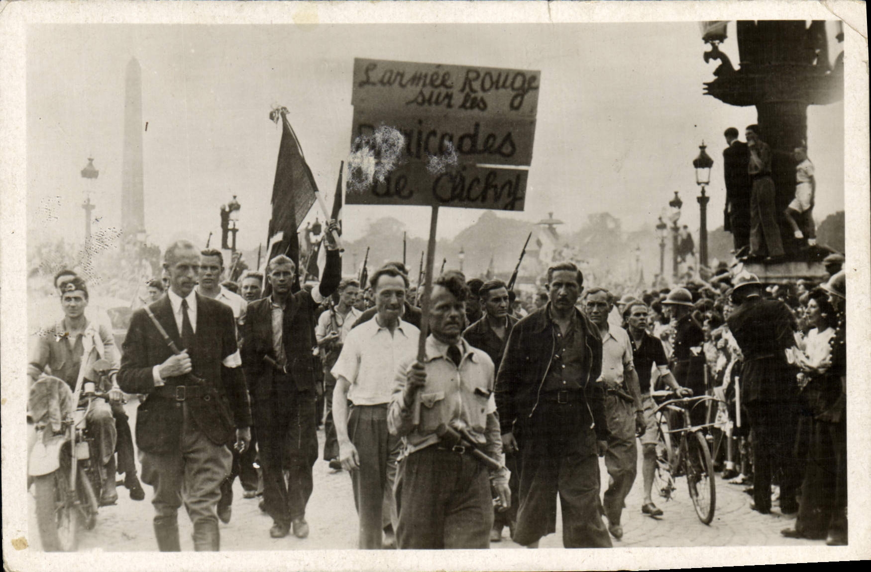 Tarjeta postal moderna Militaria París FFI Plaza de la Concordia Liberación de París