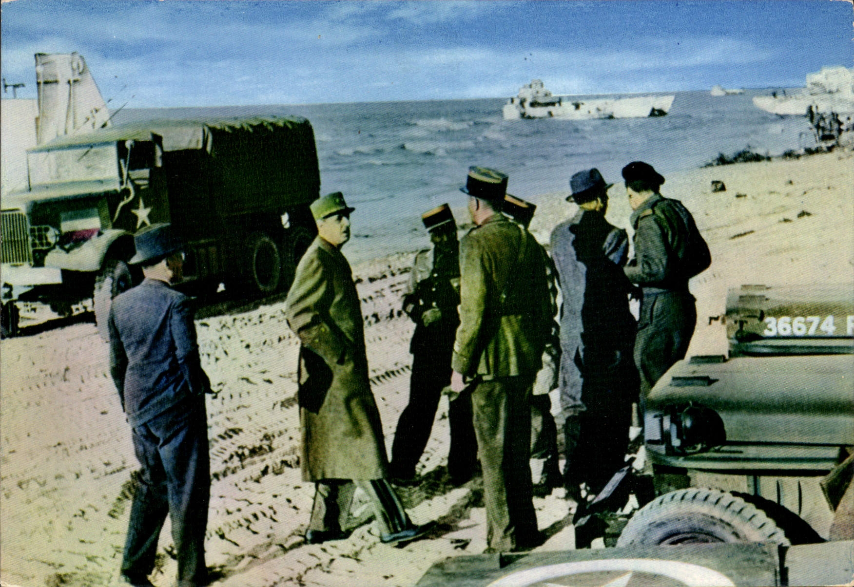 CPM Militaria Debarquement en Normandie 14 Juin 1944 Le General de Gaulle liberateur foule le sol de France 