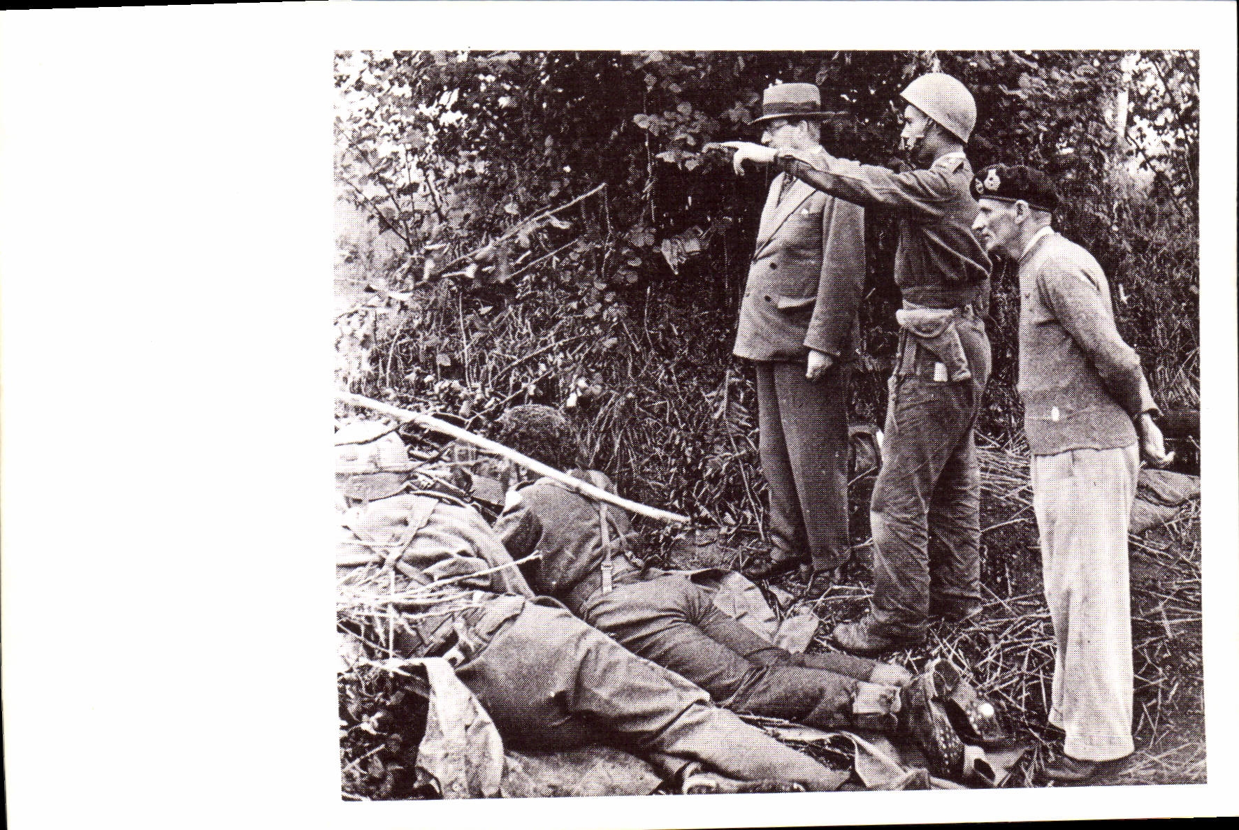CPM Militaria Debarquement allie et la bataille de Normandie Aout 1944 Le general Montgomery visite les positions britanniques en Normandie James Grigg