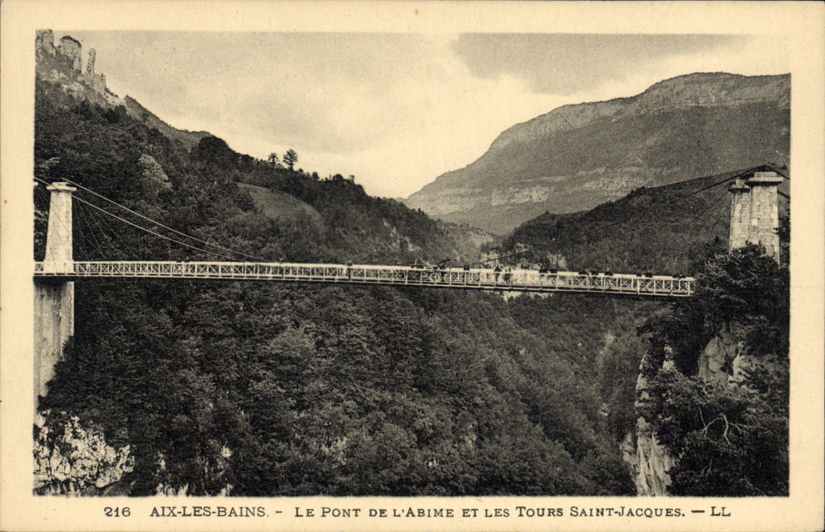 Aix-les-Bains — Der Abgrundbrücke und die Türme Saint-Jacques — LL