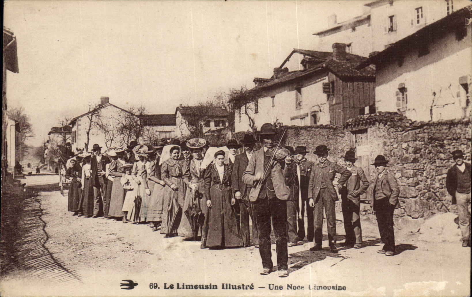 CPA Folklore Limousin Une noce Limousine Mariage