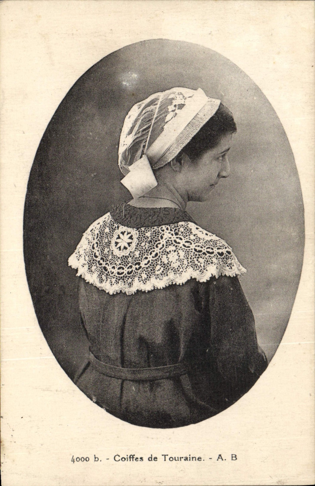 CPA Folklore Coiffes de Touraine