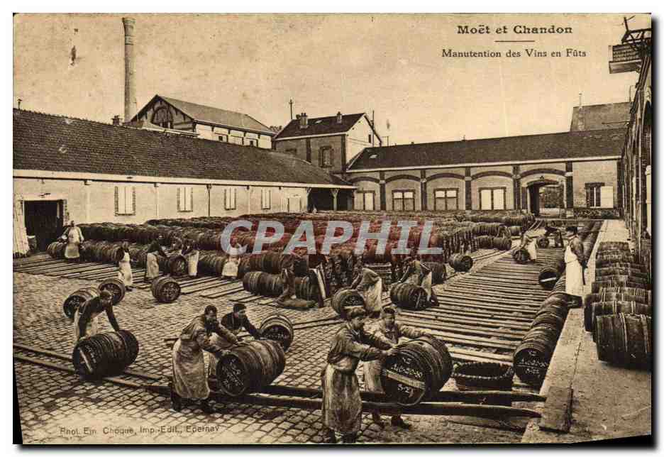CPA Folklore Vin Vendanges Champagne Moet & Chandon Manutention des vins en futs