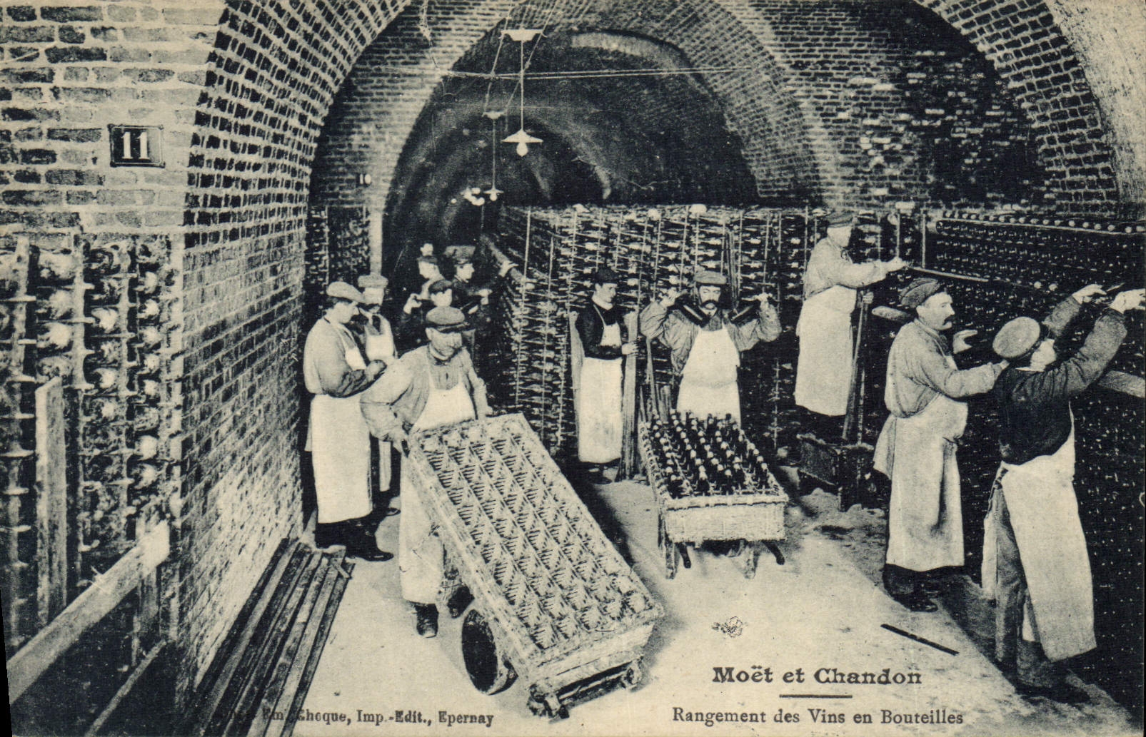Rangement des Vins en Bouteilles — Moët et Chandon — Imp. Cheque, Epernay