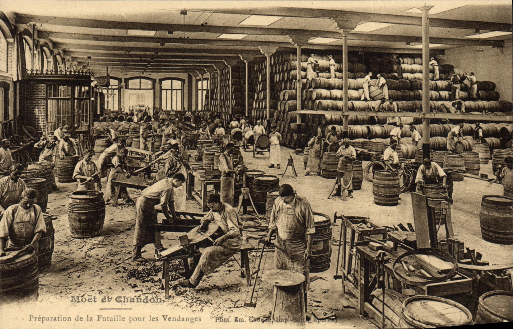 Préparation de la Futaille pour les Vendanges — Moët & Chandon — Phot. Em. Chopard, Imp. Colding, Reperby