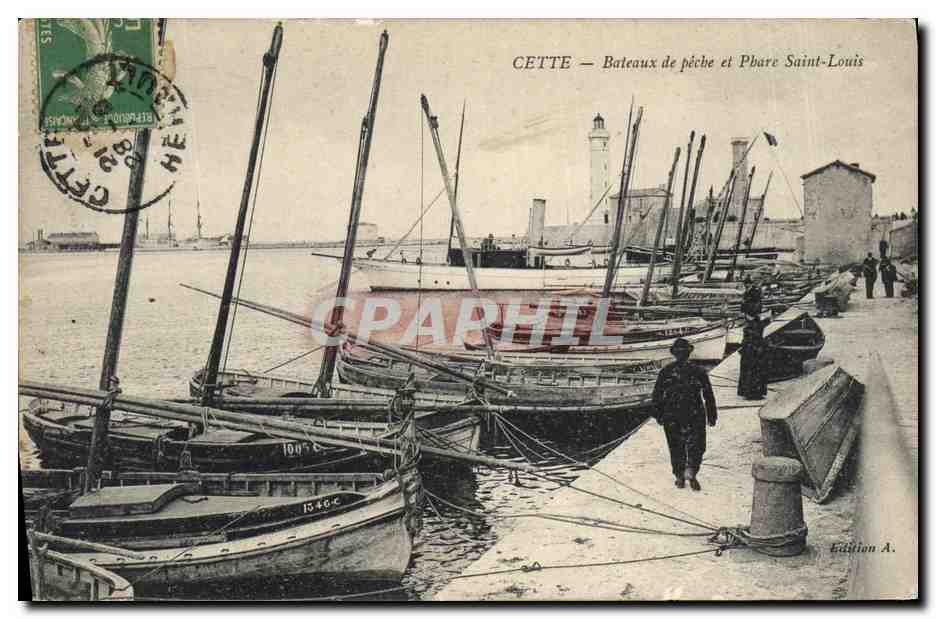 CPA Phare Cette Bateaux de peche et phare Saint Louis Bateaux