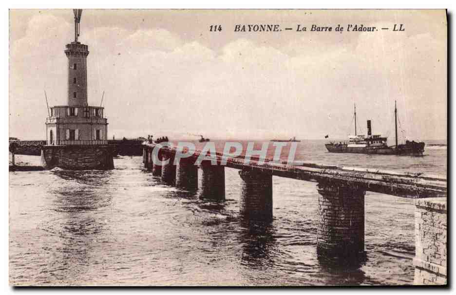 CPA Phare Bayonne La Barre de l'Adour Bateau