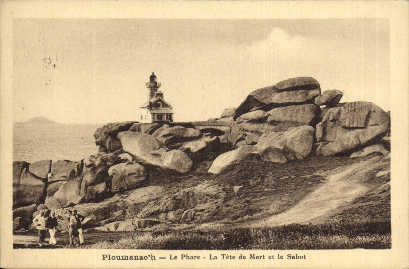 CPA Phare Ploumanach La Tete de mort et le sabot
