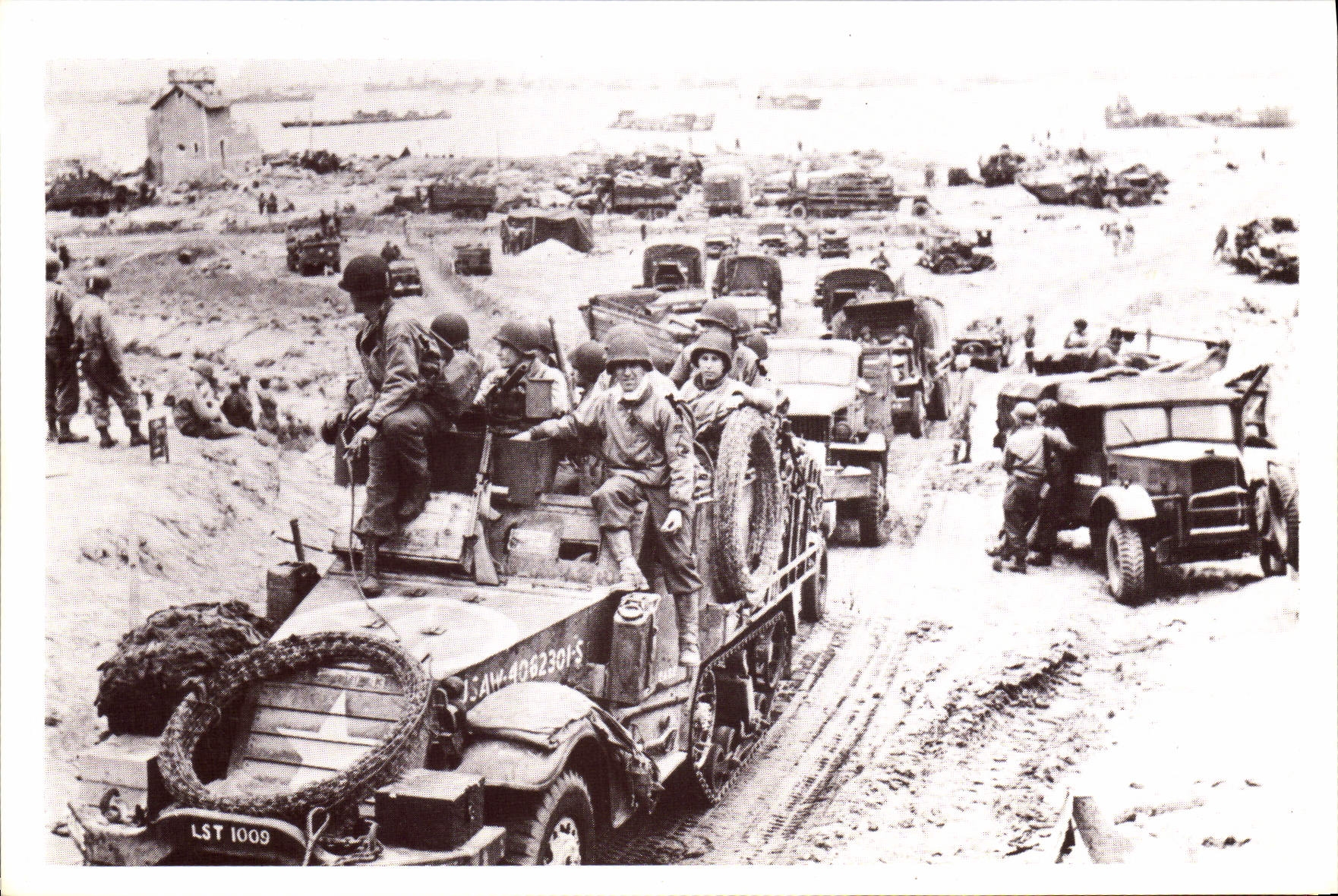 CPM Militaria Le debarquement allie et la bataille de Normandie 7 juin 1944